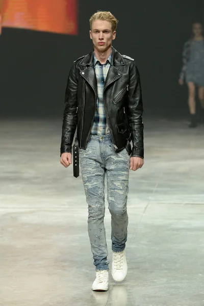Look 38